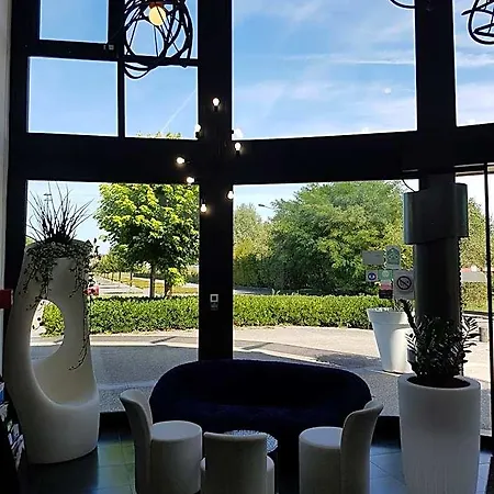 Ibis Styles Compiegne 호텔 조